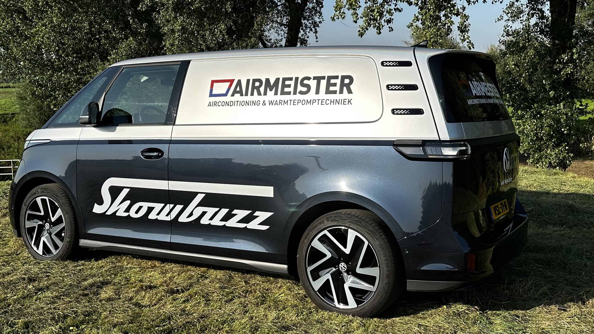 Bedrijfswagen van Airmeister met airconditioning en warmtepomptechniek.